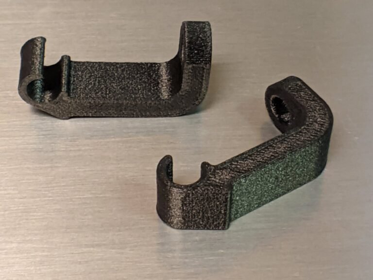 90° Nylon Plug Wire Mount One Wire